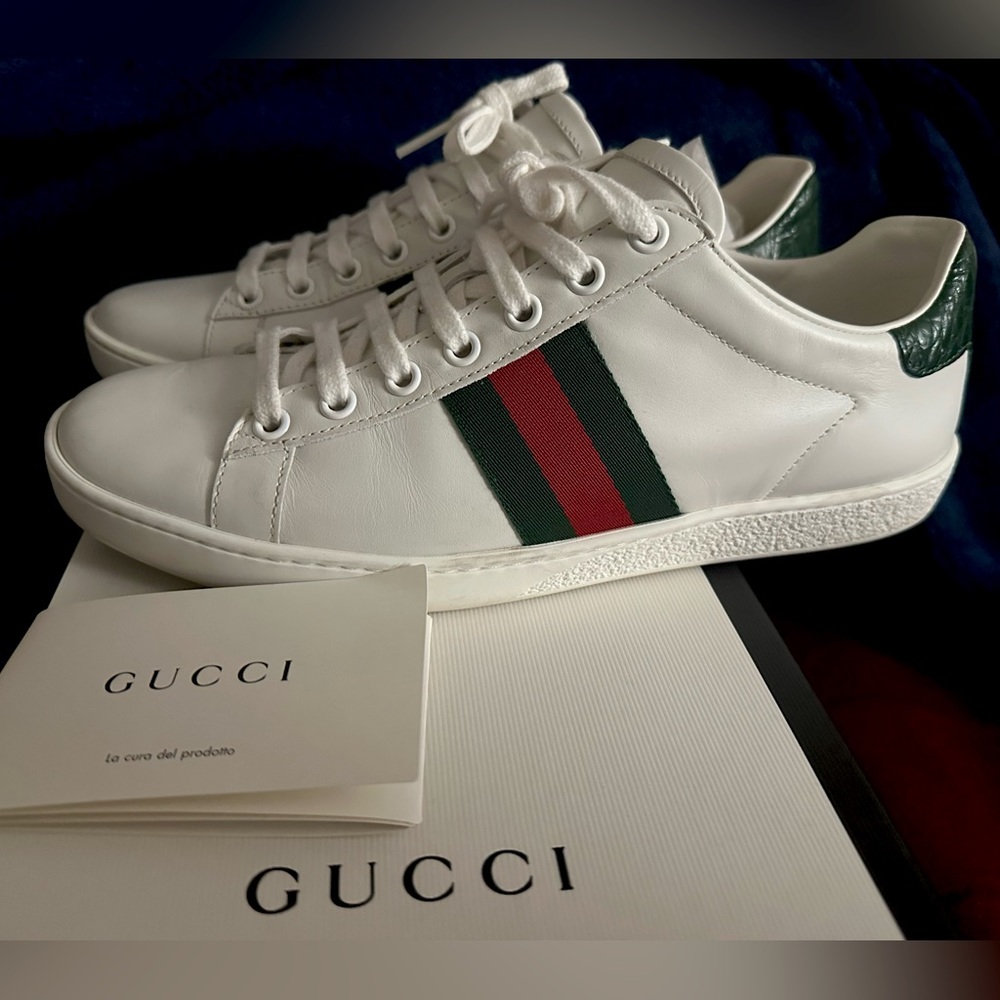 GUCCI SNEAKER WHITE SIZE 7 1/2. Bought on here but didn’t get to wear.